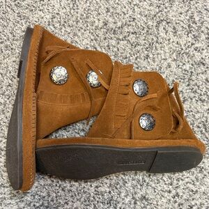 Minnetonka Two Button Boot